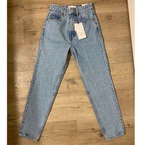 Zara NEW Hi-rise, Classic Mom fit style, Size 32 U.S 0